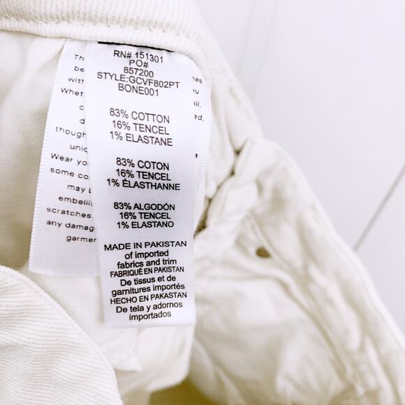 Good American Good Classic Slim Straight Jeans - Picture 7 of 9